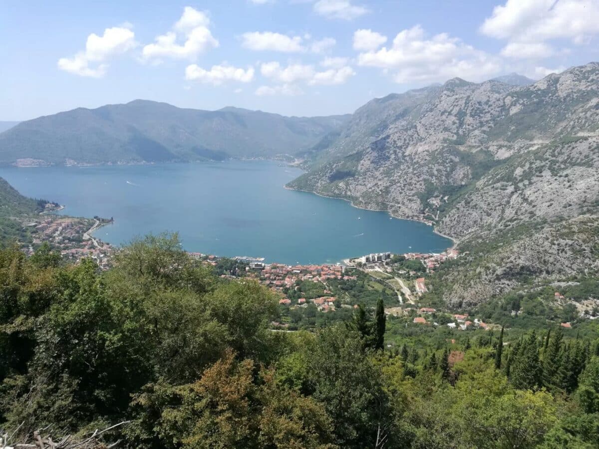 Montenegro: 7 esperienze da provare tra mare e montagna baia di kotor montenegro