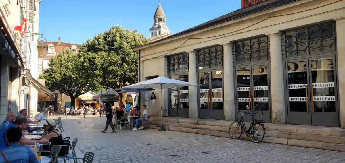 Visitar Périgueux: los favoritos de un perigordiano y nuestro itinerario para no perderse nada perigueux place du coderc