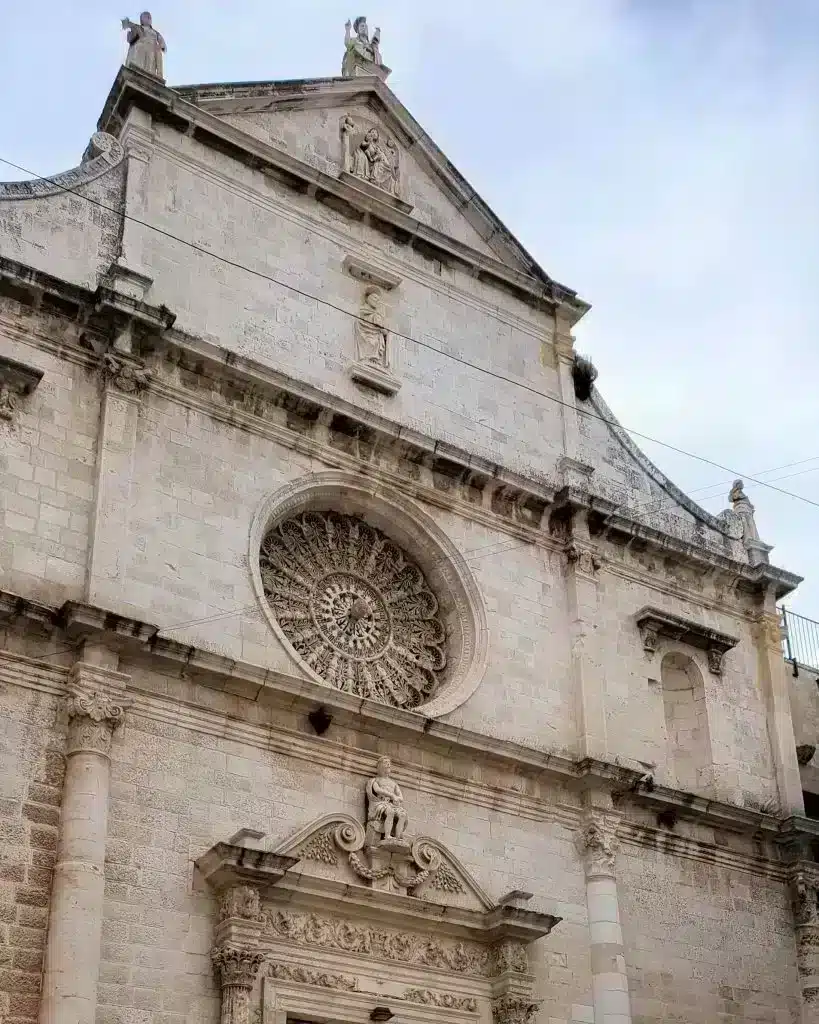Facciata della cattedrale di Maria Santissima della Madia a Monopoli