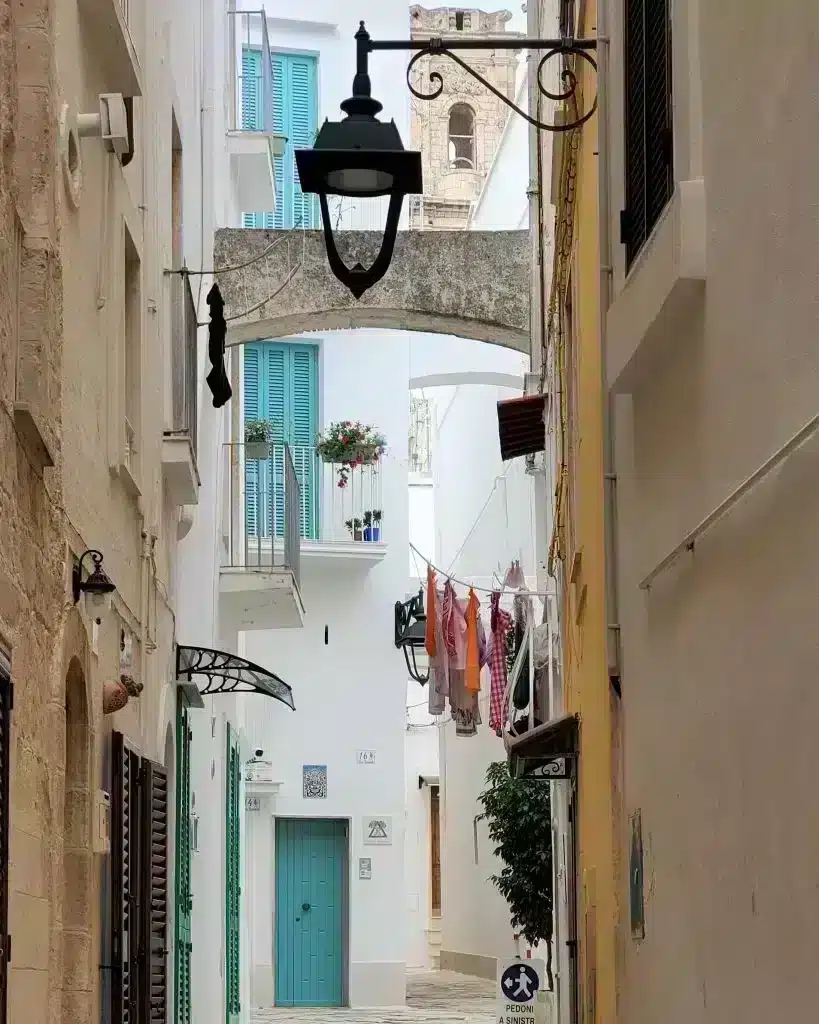 Alquilar un coche en Bari para explorar Apulia: nuestros consejos y sugerencias monopoli italia pouilles