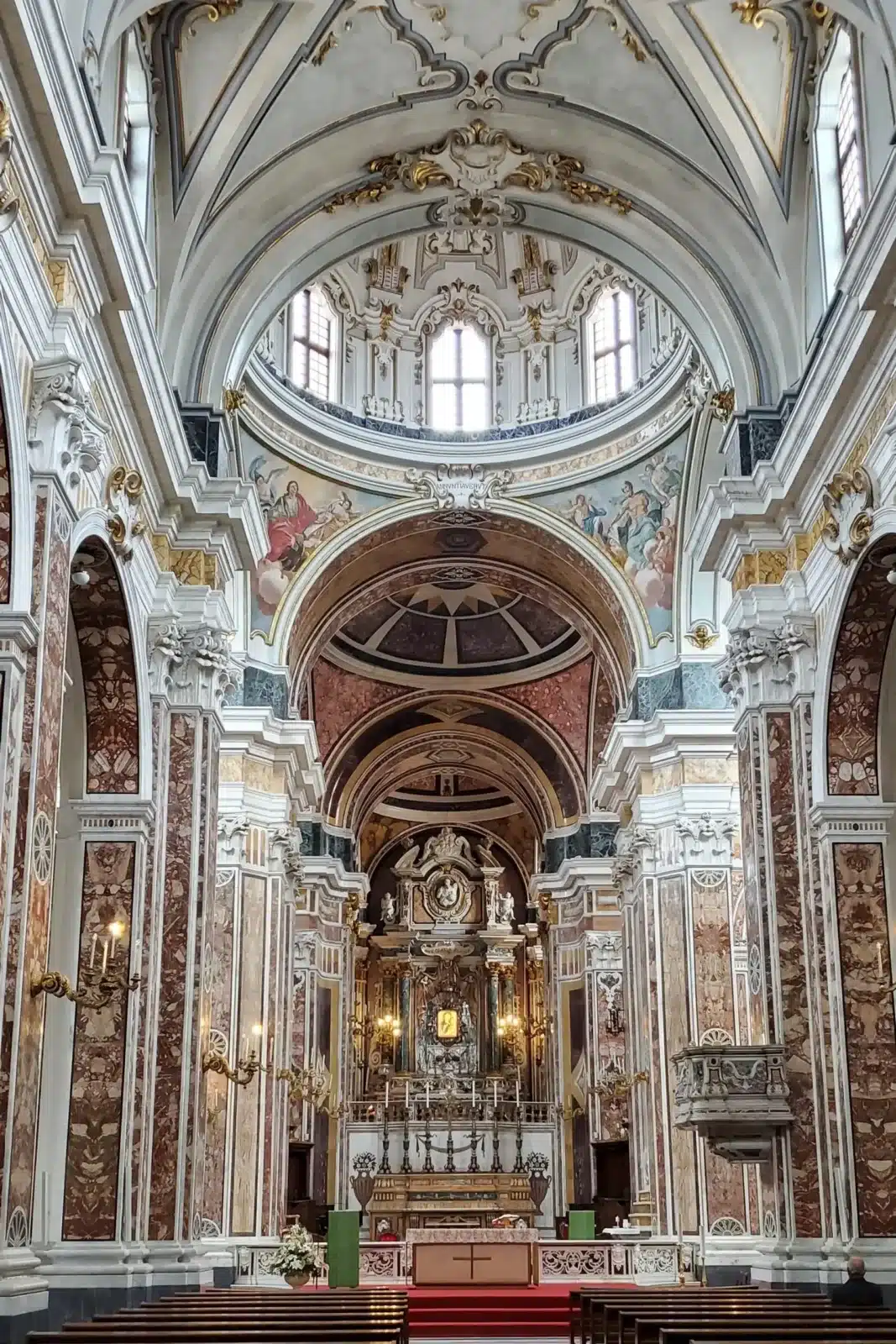 Interno della Cattedrale di Maria Santissima della Madia a Monopoli
