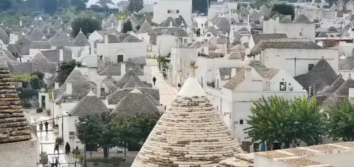 Wo kann man in Europa seinen 40. Geburtstag feiern? italien Alberobello pouille