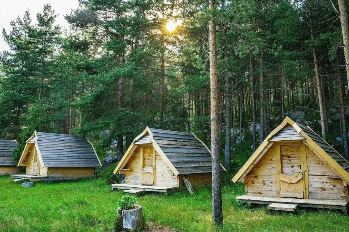 Eco camp chalets pod gorom Durmitor / Zabljak