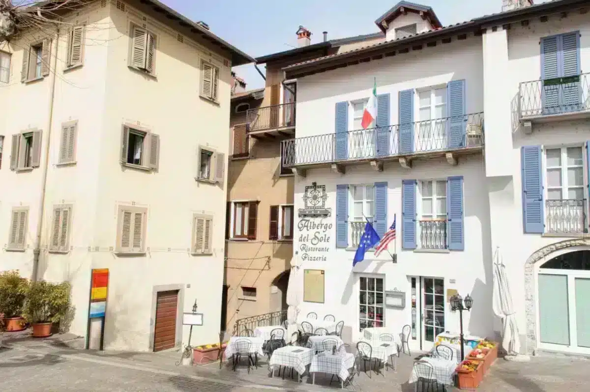 Visiting Lake Como: Our tips and practical information Small typical restaurant in a village on Lake Como