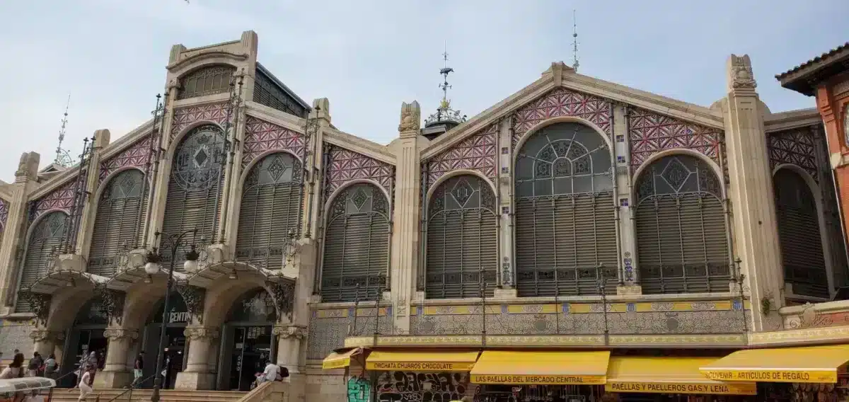 Visit Valencia (Spain) on foot, things to do and what to see in 1 or 2 days? mercado central valencia