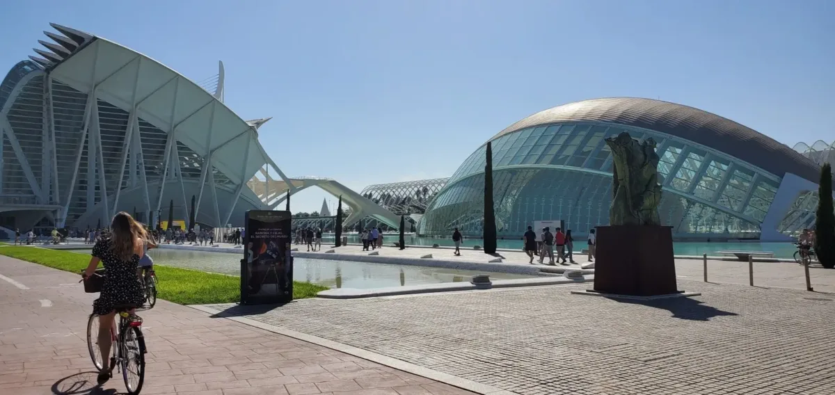 Visit Valencia (Spain) on foot, things to do and what to see in 1 or 2 days? cité des sciences valence