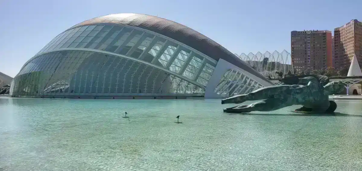 Visit Valencia (Spain) on foot, things to do and what to see in 1 or 2 days? cité des sciences