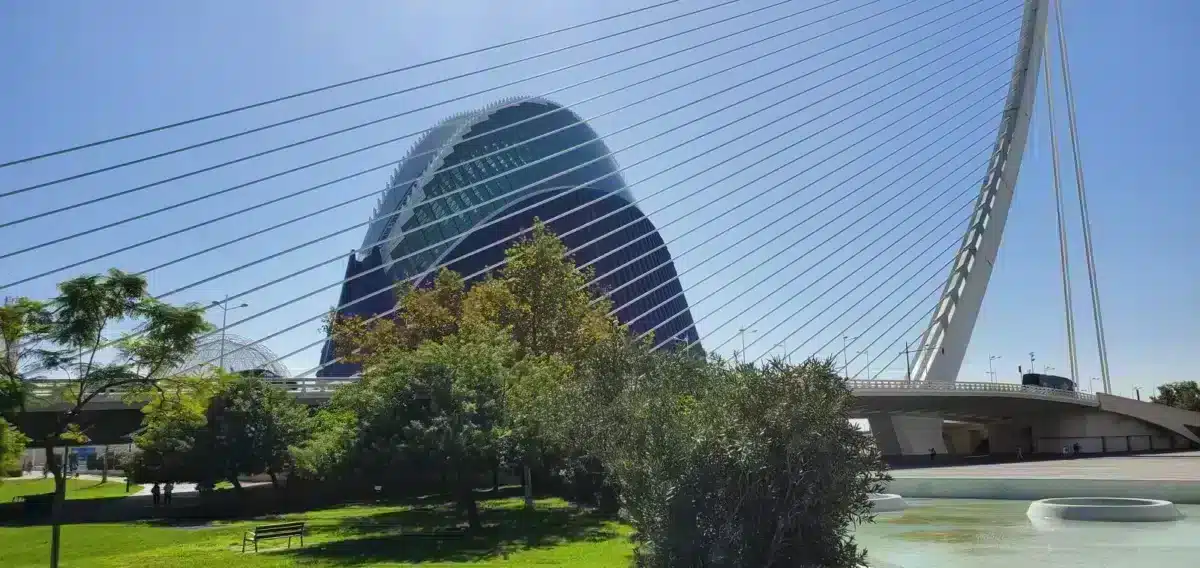 Visit Valencia (Spain) on foot, things to do and what to see in 1 or 2 days? cité des sciences valence