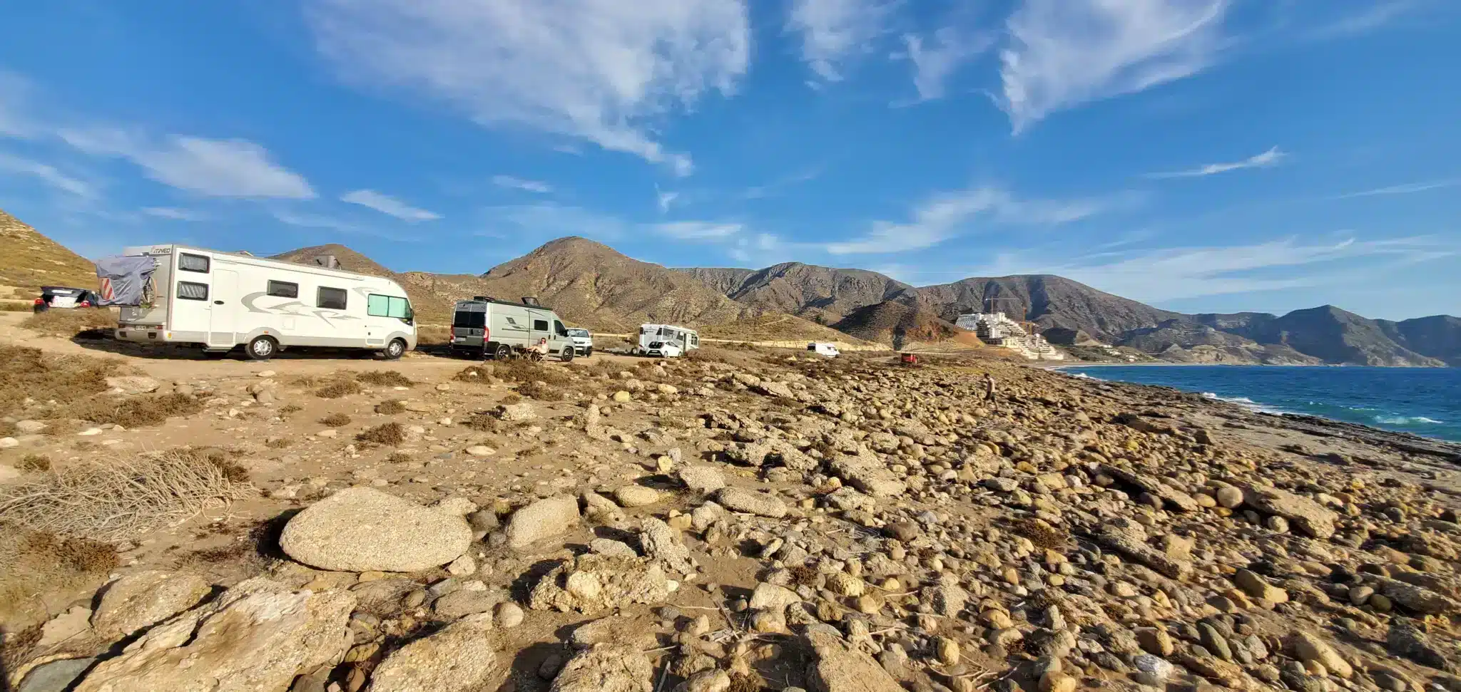 Recorrido por Europa en vehículo transformado: nuestro artículo práctico, itinerario, presupuesto e informe detallado sobre nuestros 10 meses en autocaravana camping salvaje españa tour por europa