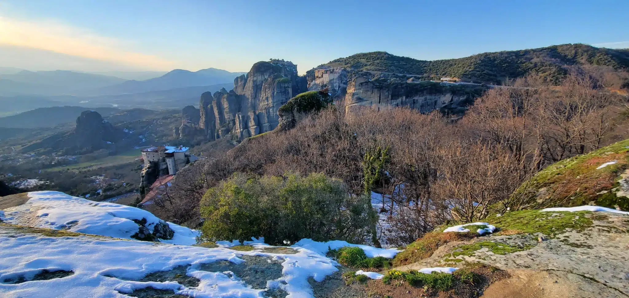 Recorrido por Europa en vehículo transformado: nuestro artículo práctico, itinerario, presupuesto e informe detallado sobre nuestros 10 meses en autocaravana Meteora en Grecia