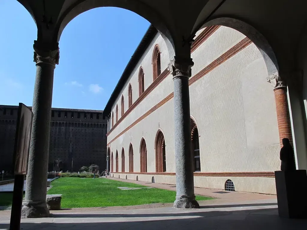 Patio interior del castillo de los Sforza