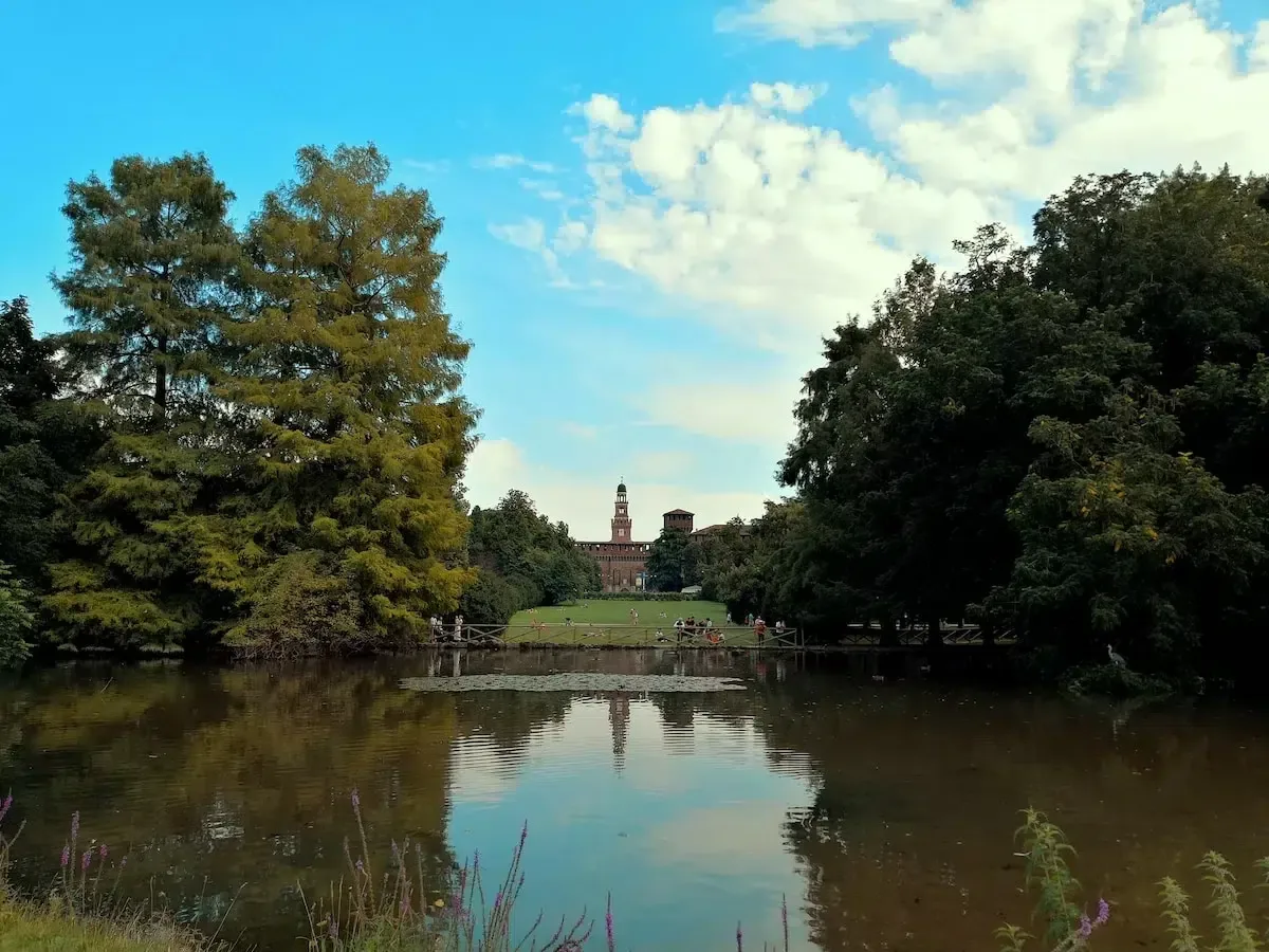 El Castillo Sforza visto desde el Parque Sempione de Milán