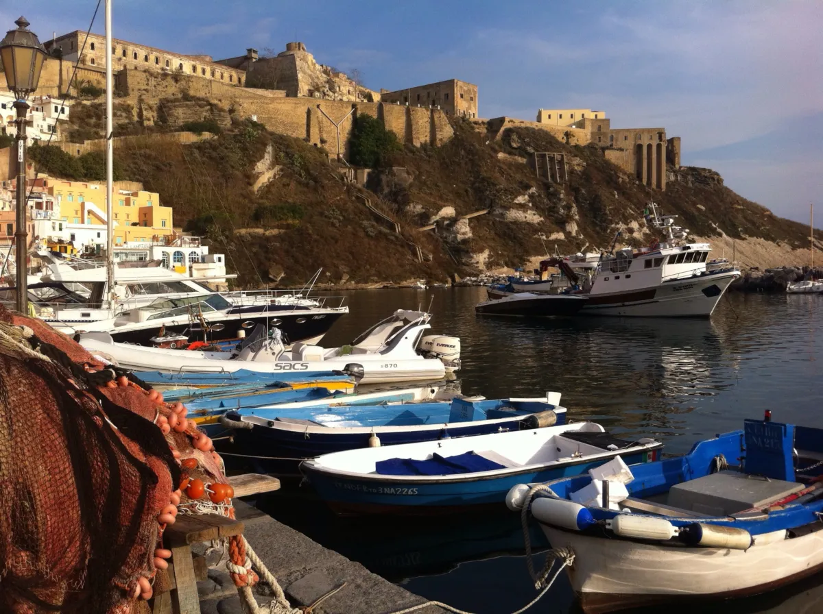 Les 5 plus belles plages de l'île de Procida (Italie) plages procida,plages procida italie