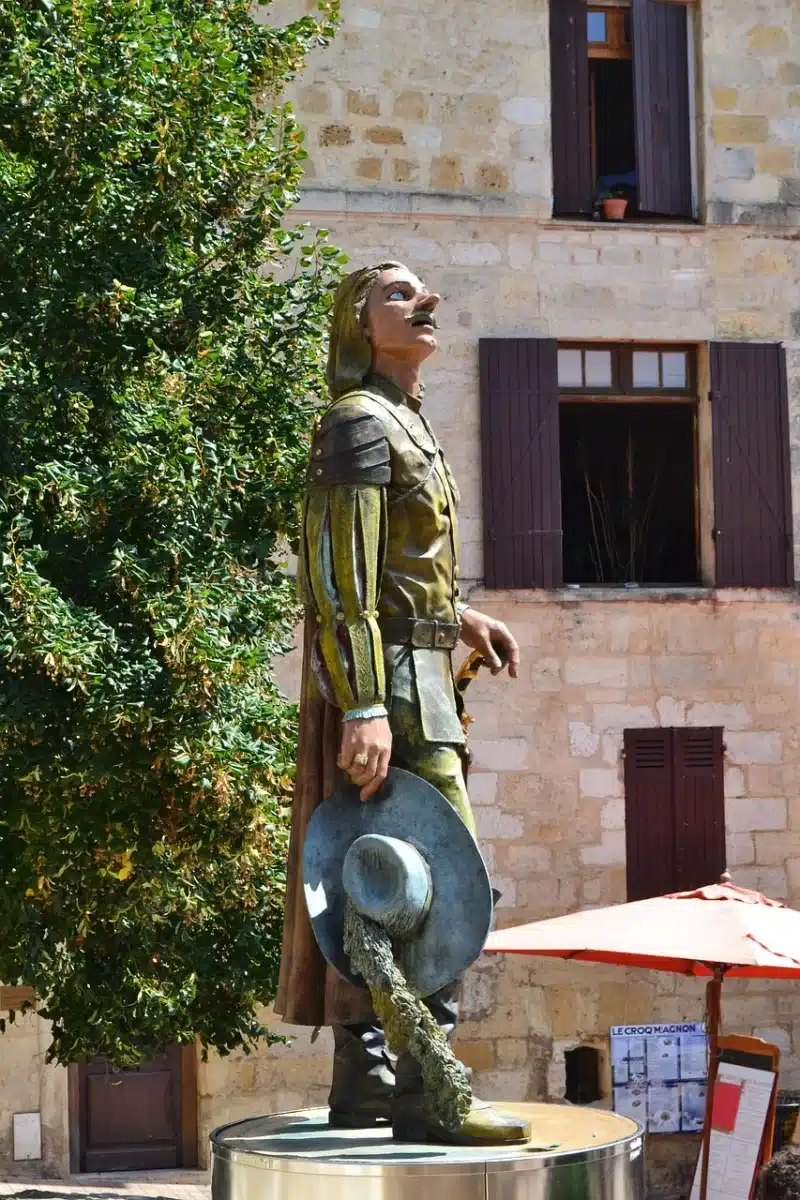 Dove alloggiare in Dordogne Périgord? cyrano de bergerac, bergerac, monumento