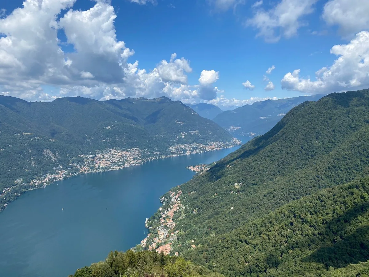 Vue du lac de côme depuis le phare