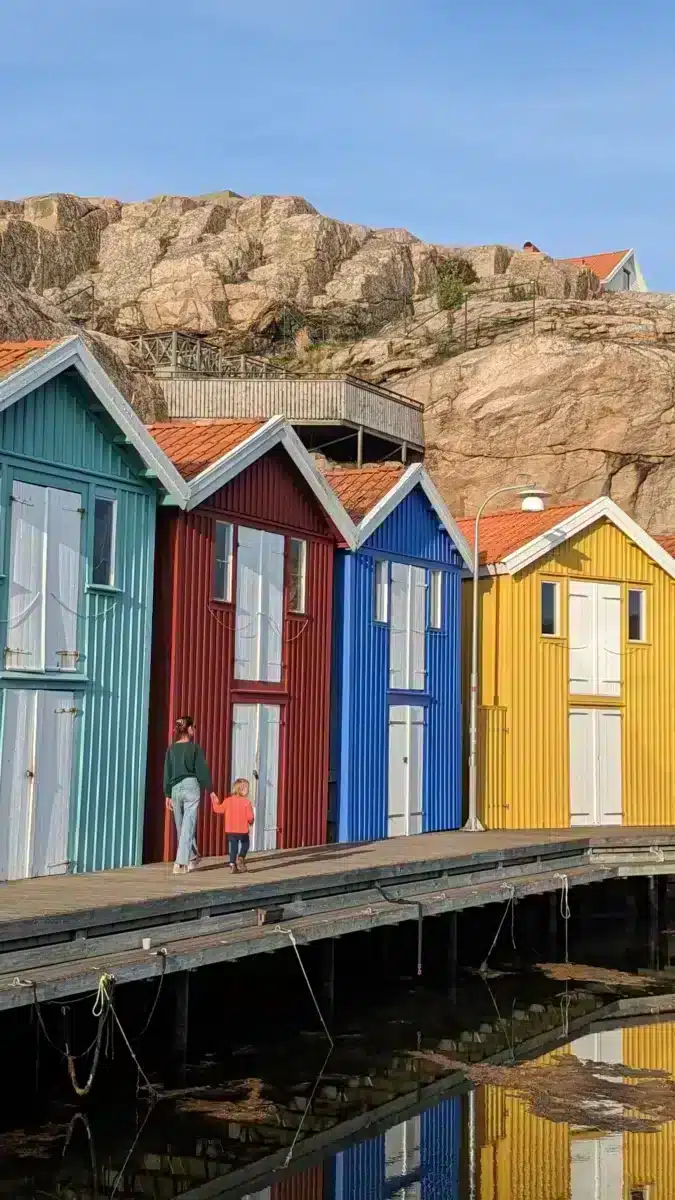 Our road trip in Scandinavia in a converted vehicle: our complete guide smogen port and colorful houses