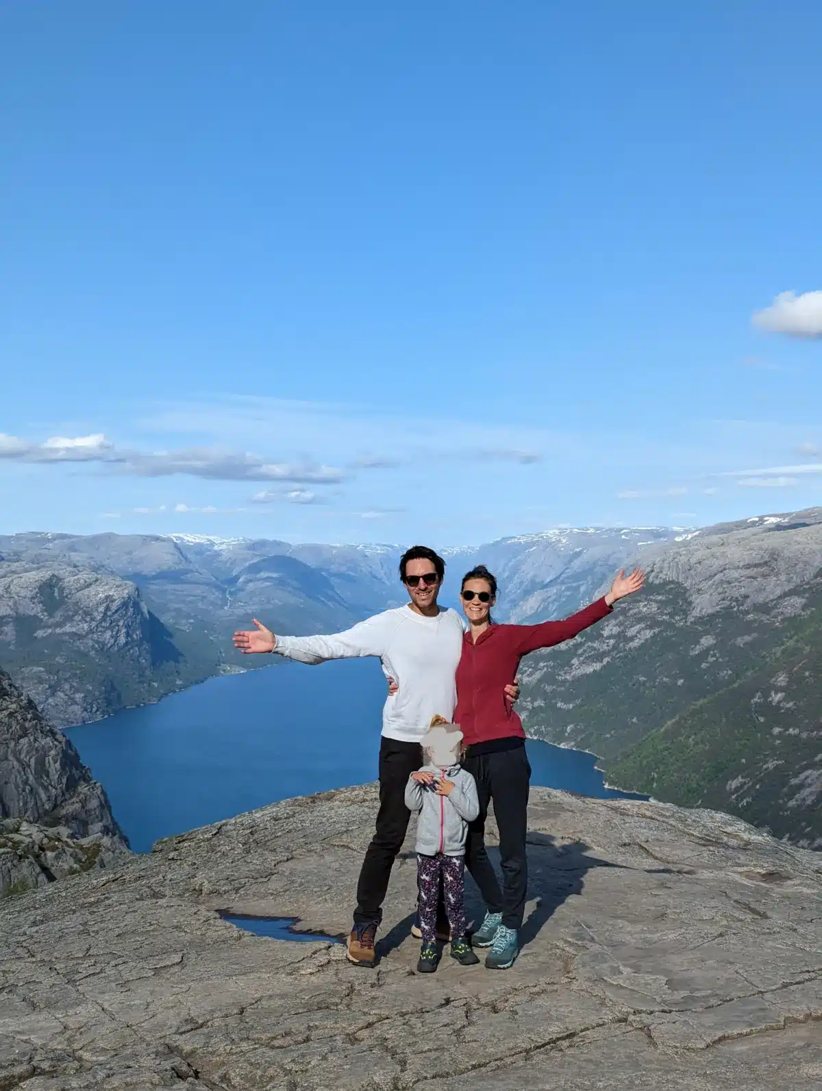 Our road trip in Scandinavia in a converted vehicle: our complete guide Preikestolen norway with your family