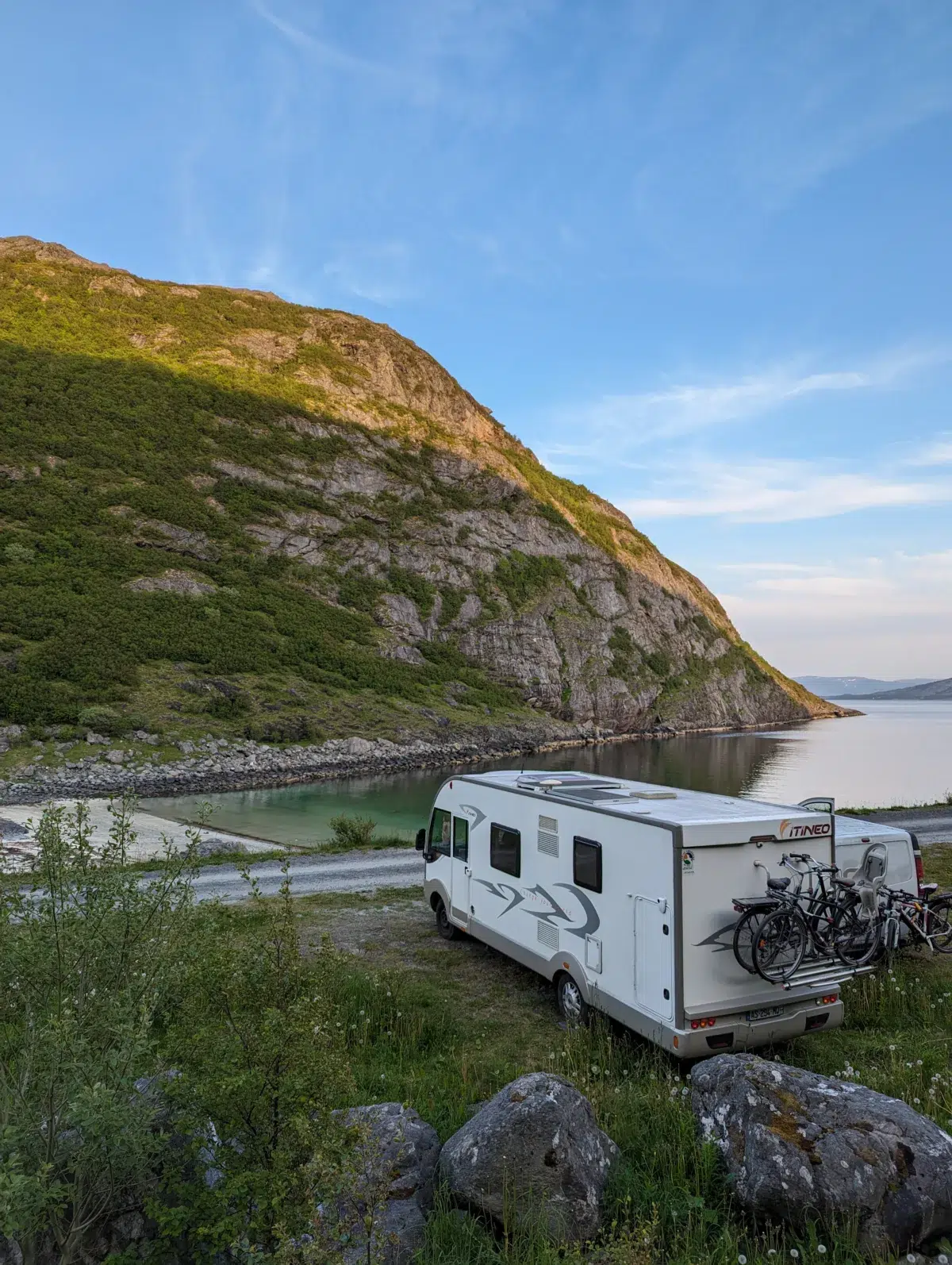 Nuestros consejos para encontrar un lugar donde dormir en un vehículo transformado visitar noruega noruega camping car furgoneta familia