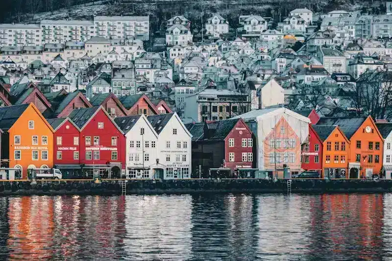 bergen quartier bryggan hiver neige