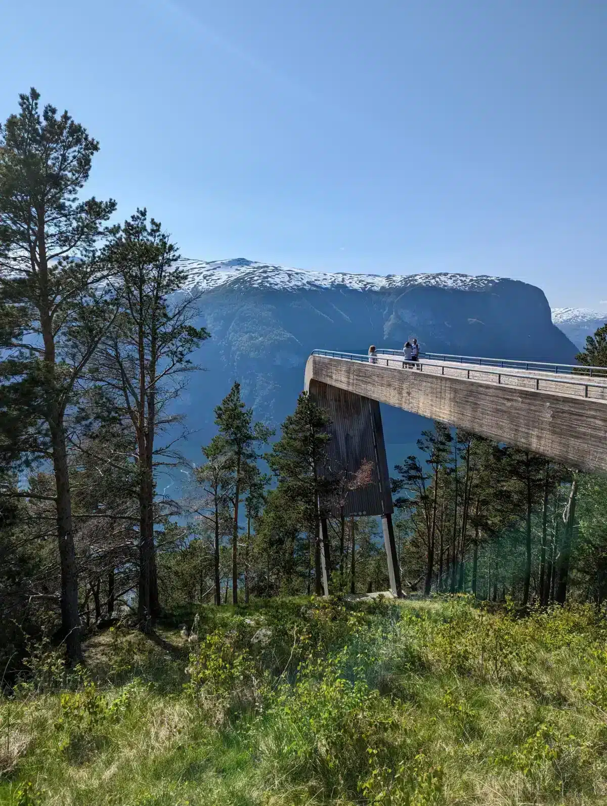 Our road trip in Scandinavia in a converted vehicle: our complete guide Stegastein fjord viewpoint Norway