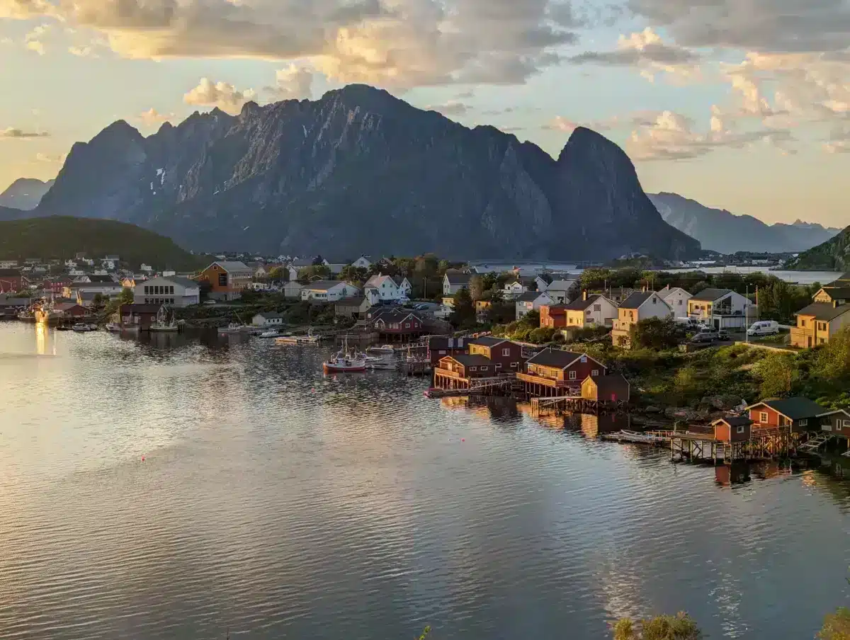 islas lofoten pueblo reina noruega sol de medianoche
