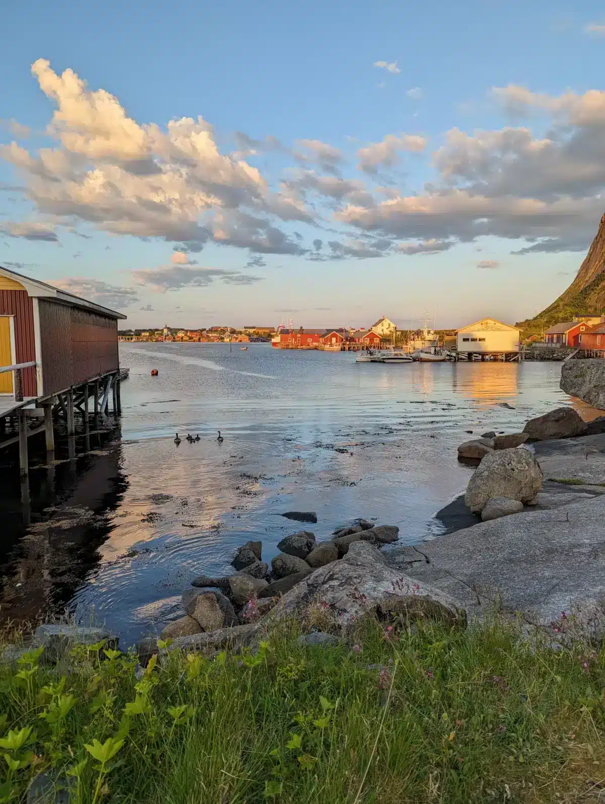 islas lofoten pueblo reina noruega sol de medianoche