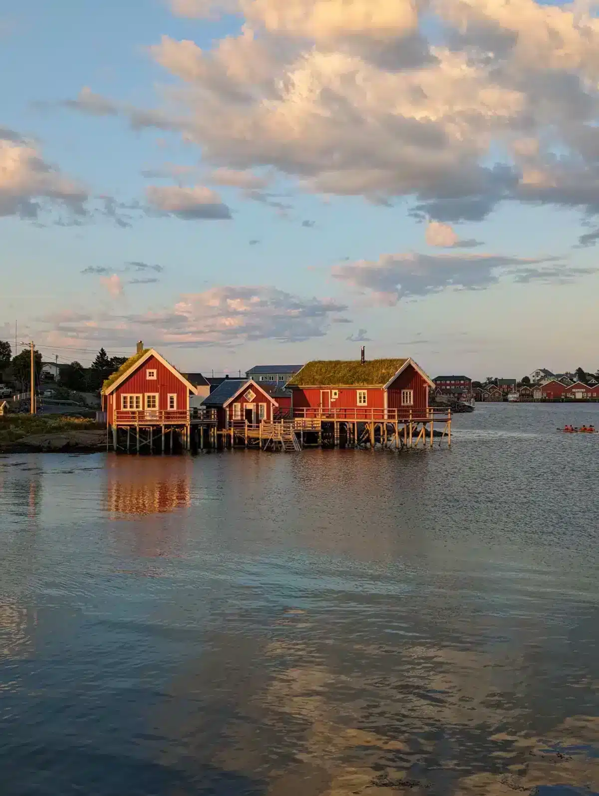 islas lofoten pueblo reina noruega sol de medianoche