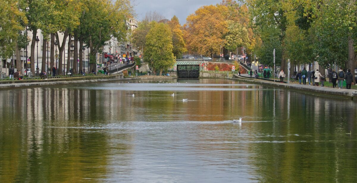 Visit the Canal Saint Martin in Paris