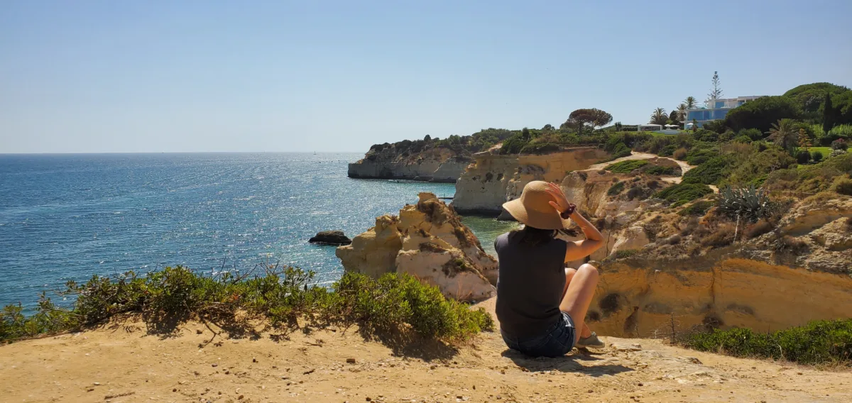 Nuestra lista de las cuevas marinas más bonitas para visitar en el Algarve armacao de pera portugal algarve