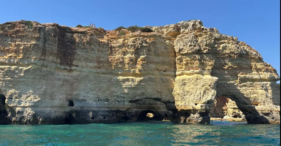 Besichtigung der Höhle von Benagil in Portugal: per Boot, zu Fuß oder mit dem Kajak Höhle von Benagil