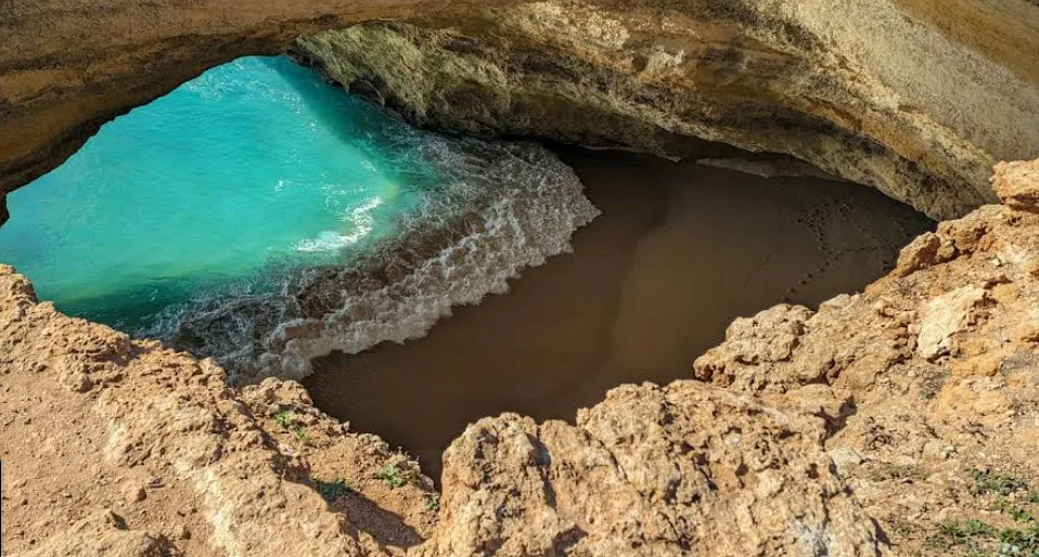Besichtigung der Höhle von Benagil in Portugal: per Boot, zu Fuß oder mit dem Kajak Höhle von Benagil