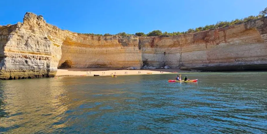 Algarve: las mejores cosas que hacer (playas, cuevas, pueblos, excursiones) benagil algarve