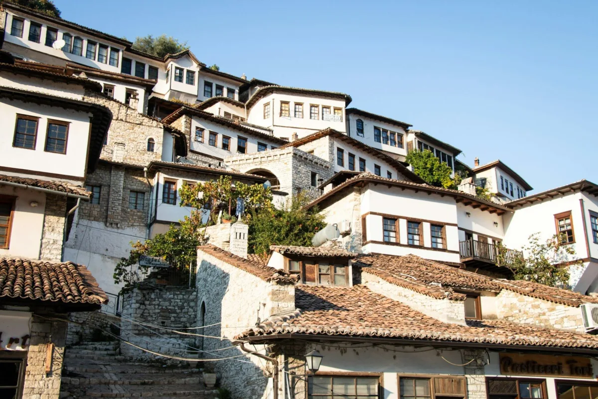 Nos incontournables pour un premier voyage en Albanie Berat albanie