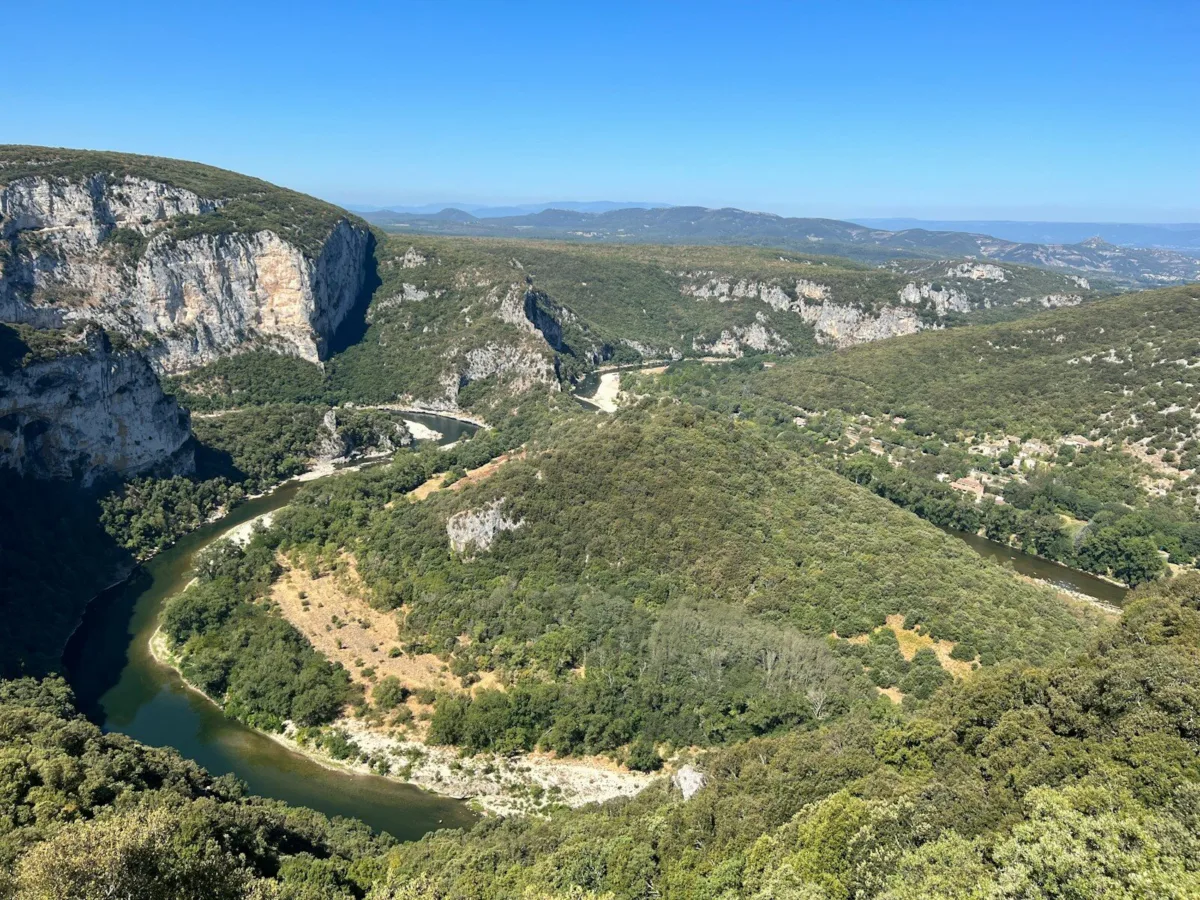 Que faire en Ardèche ? Nos incontournables pour un premier séjour a river running through a valley