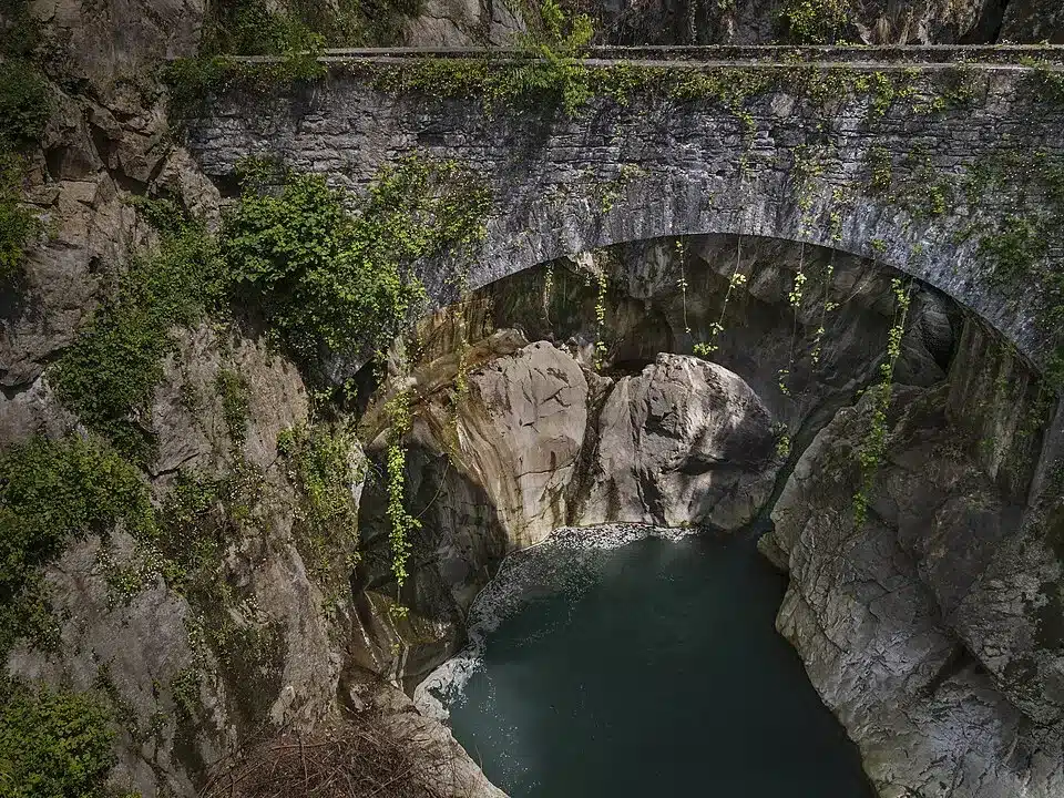 Orrido di Bellano lac de come